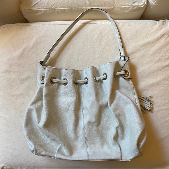 Abro ivory pebbled leather drawstring style tote bag - Picture 9 of 10